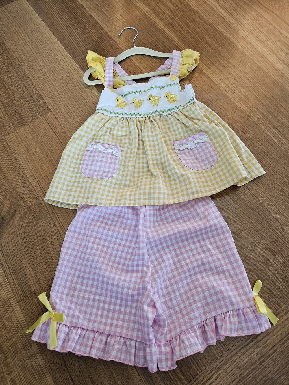 Boutique Embroidered Easter Chicks Girls Tunic & Shorts Outfit Set
